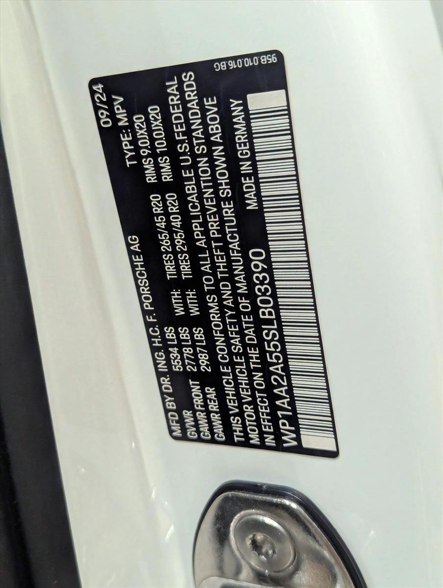 2025 Porsche Macan Vehicle Photo in Pompano Beach, FL 33064
