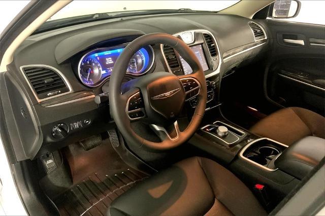2022 Chrysler 300 Vehicle Photo in Kansas City, MO 64114