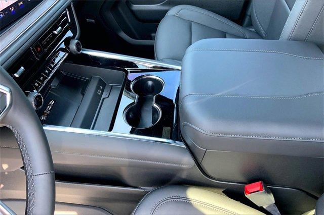 2025 Chevrolet Suburban Vehicle Photo in KANSAS CITY, MO 64114-4502