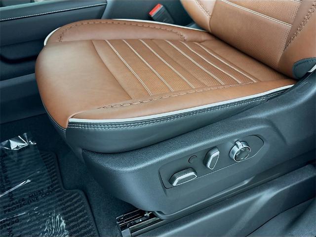 2025 GMC Sierra 2500 HD Vehicle Photo in PUYALLUP, WA 98371-4149