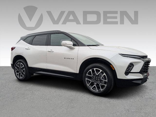 2025 Chevrolet Blazer Vehicle Photo in BRUNSWICK, GA 31525-1881