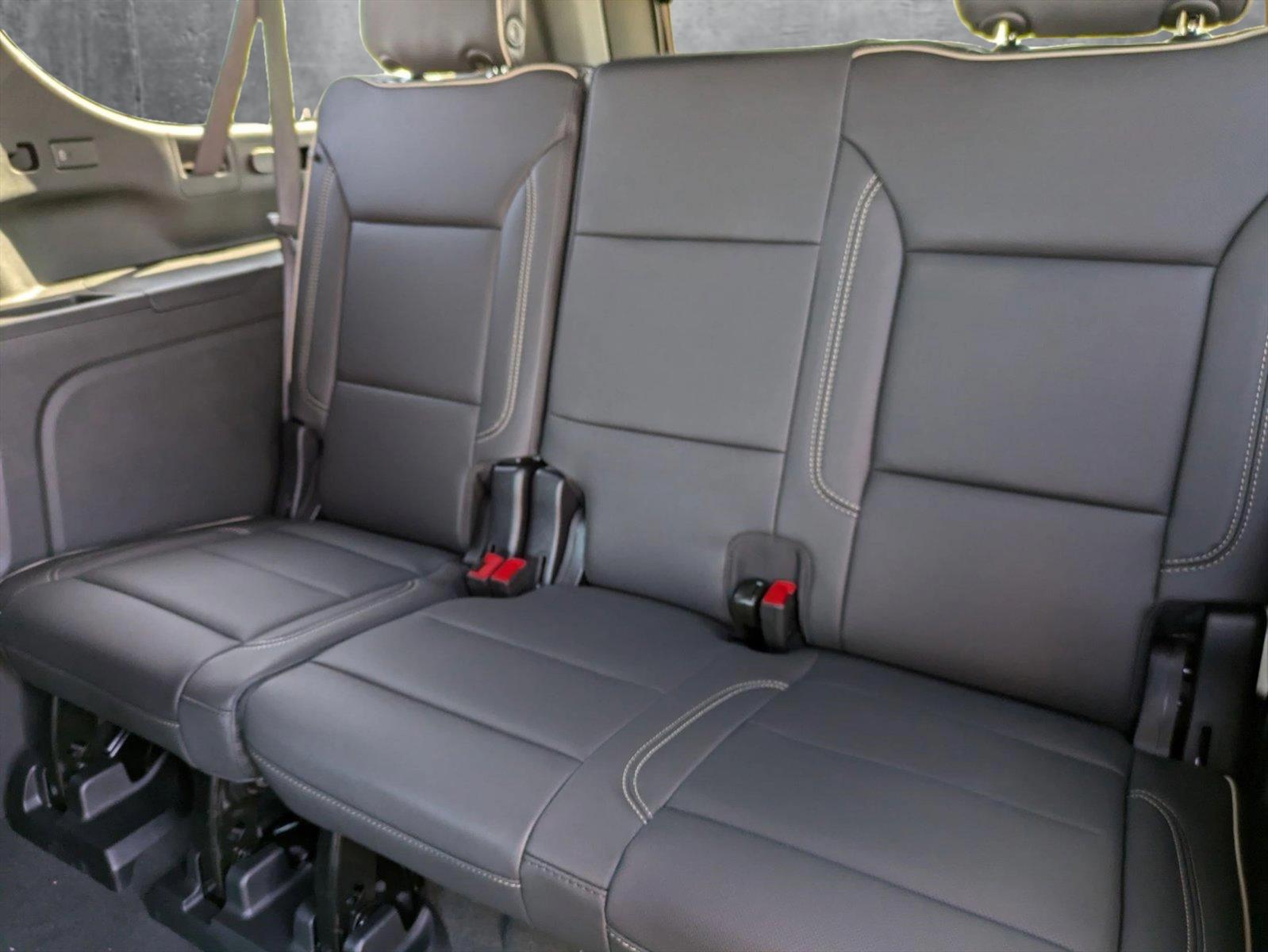 2025 Chevrolet Suburban Vehicle Photo in CORPUS CHRISTI, TX 78412-4902
