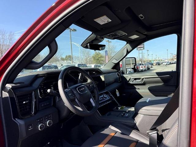 2025 GMC Sierra 3500HD Vehicle Photo in CHICOPEE, MA 01020-5001