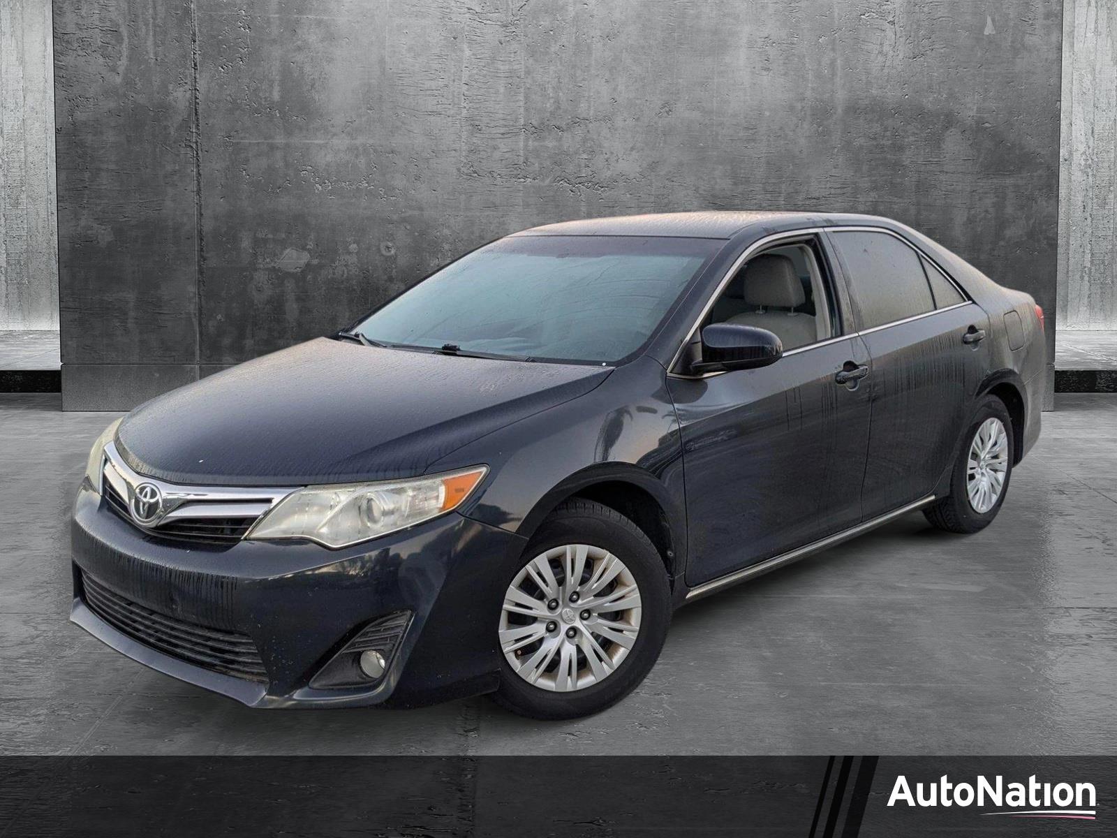 2014 Toyota Camry Vehicle Photo in PEMBROKE PINES, FL 33024-6534