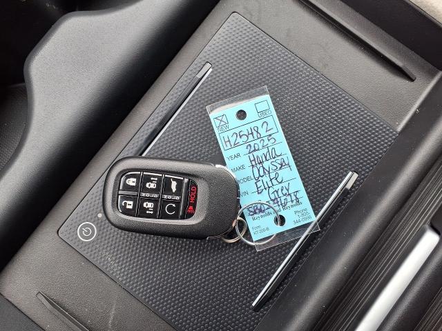 2025 Honda Odyssey Vehicle Photo in Oshkosh, WI 54904