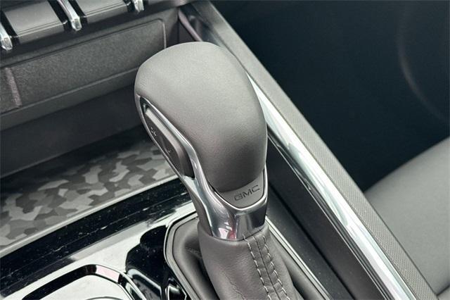 2025 GMC Canyon Vehicle Photo in ELK GROVE, CA 95757-8703