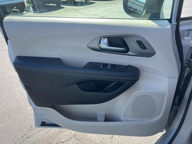2023 Chrysler Pacifica Vehicle Photo in GREEN BAY, WI 54304-5303