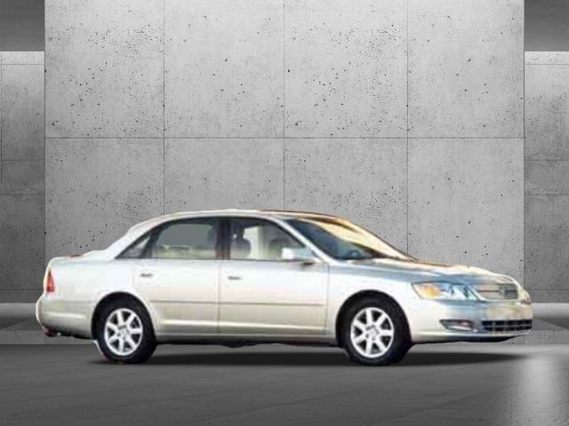 2000 Toyota Avalon Vehicle Photo in Santa Clarita, CA 91355