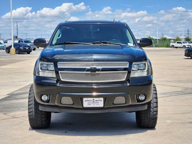 2011 Chevrolet Suburban Vehicle Photo in DENTON, TX 76210-9321