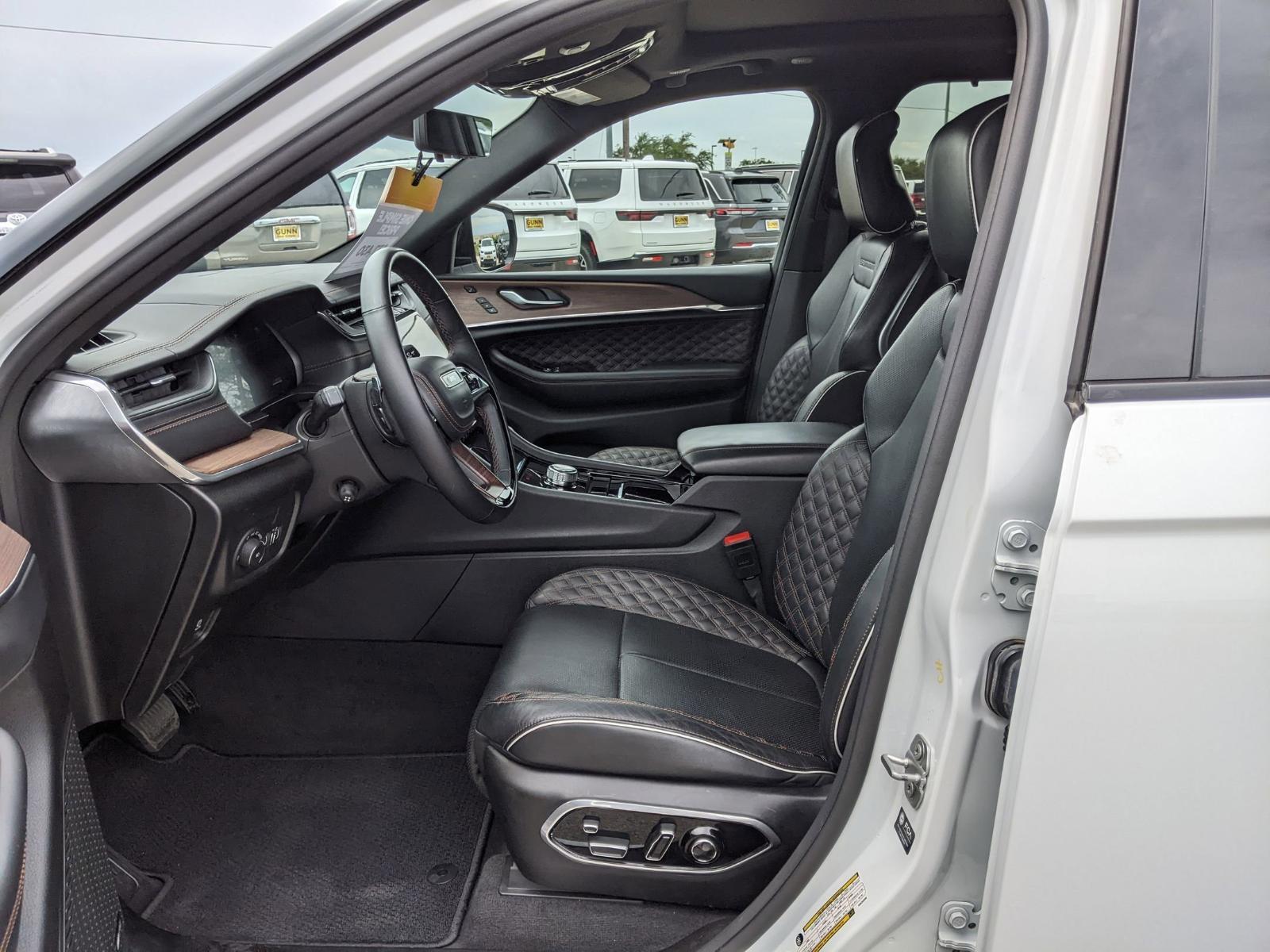 2022 Jeep Grand Cherokee Vehicle Photo in Seguin, TX 78155