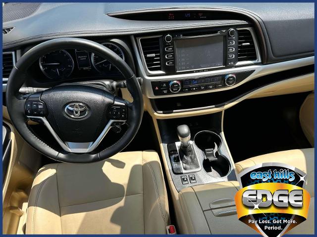 2019 Toyota Highlander Vehicle Photo in Roslyn, NY 11576