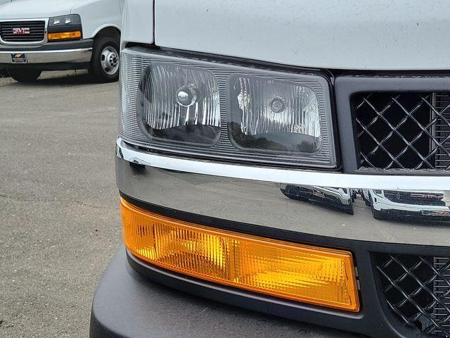 2024 Chevrolet Express Cutaway 3500 Vehicle Photo in DANBURY, CT 06810-5034