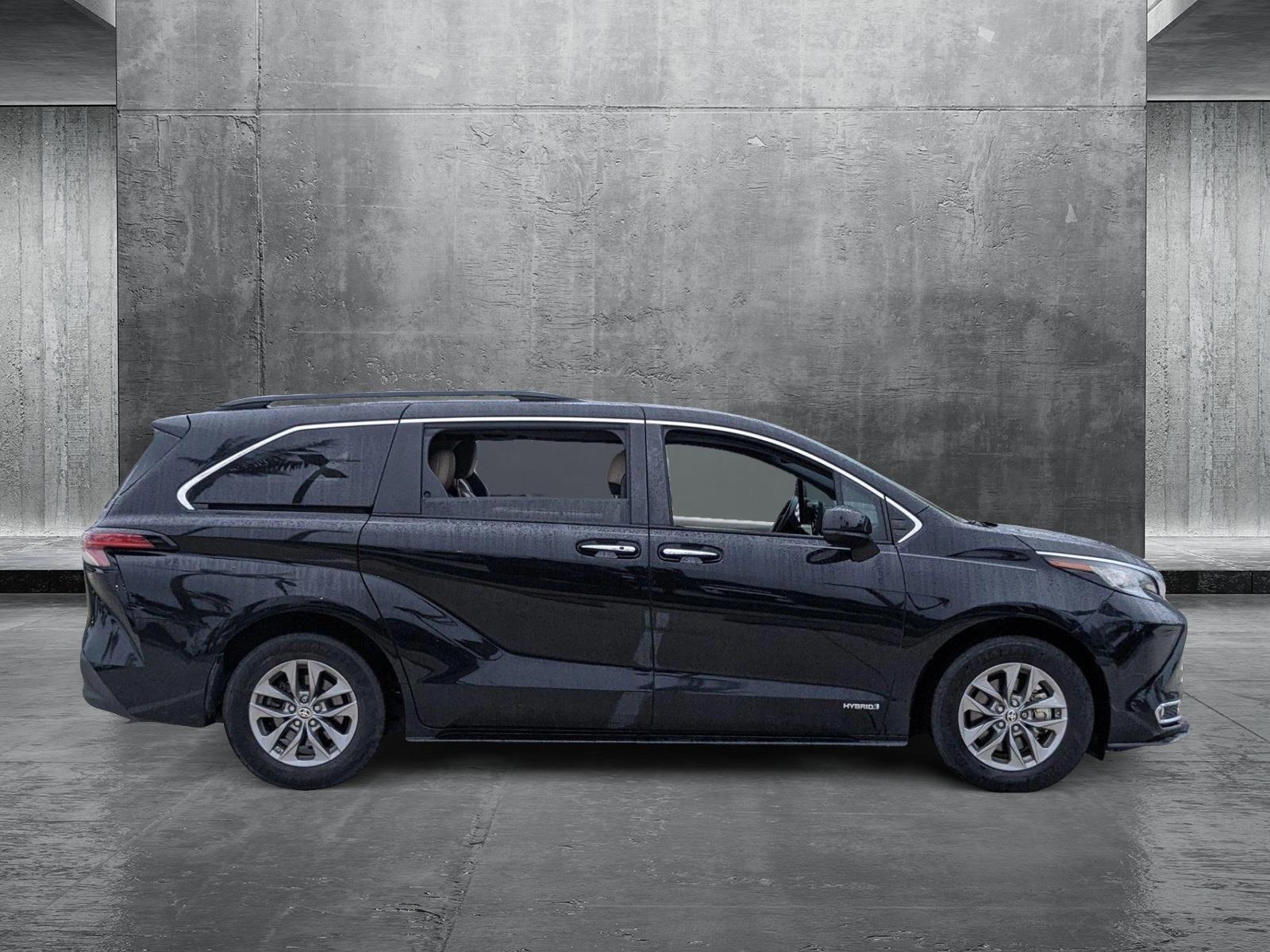 2021 Toyota Sienna Vehicle Photo in Davie, FL 33331