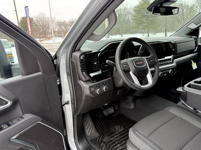 2025 GMC Sierra 2500 HD Vehicle Photo in CHICOPEE, MA 01020-5001