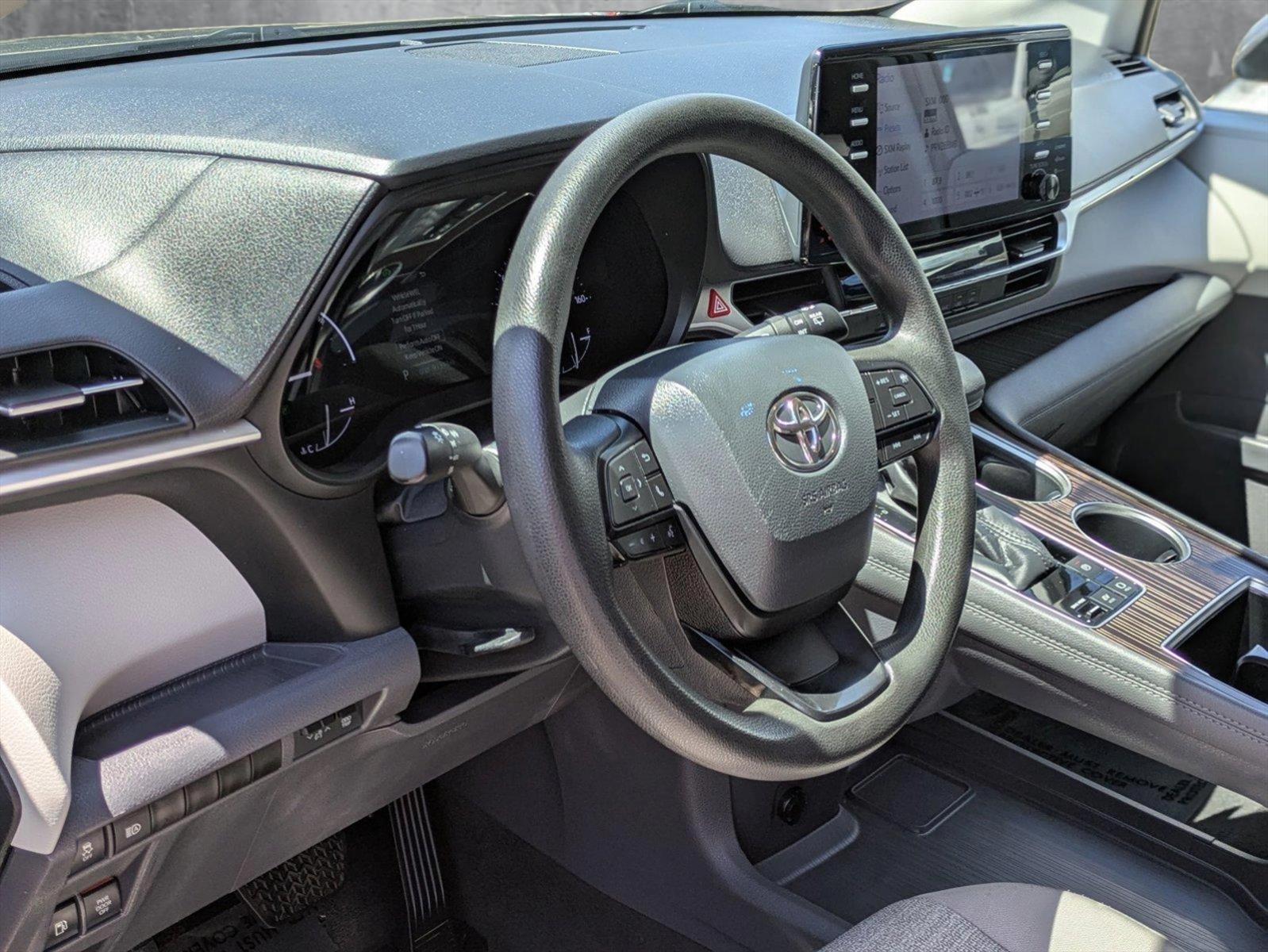2023 Toyota Sienna Vehicle Photo in GOLDEN, CO 80401-3850