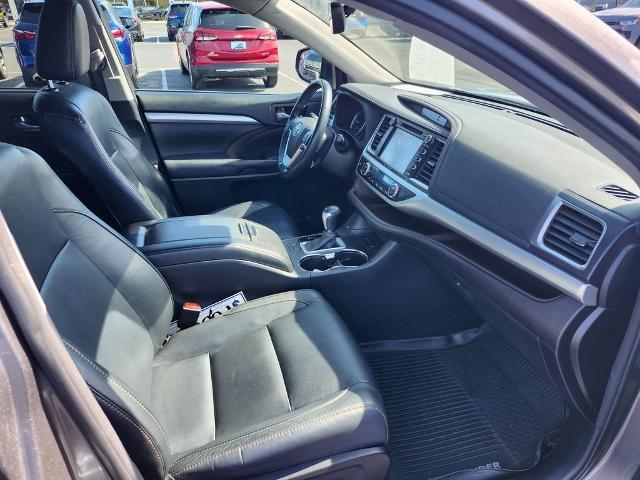 2017 Toyota Highlander Vehicle Photo in GREEN BAY, WI 54304-5303