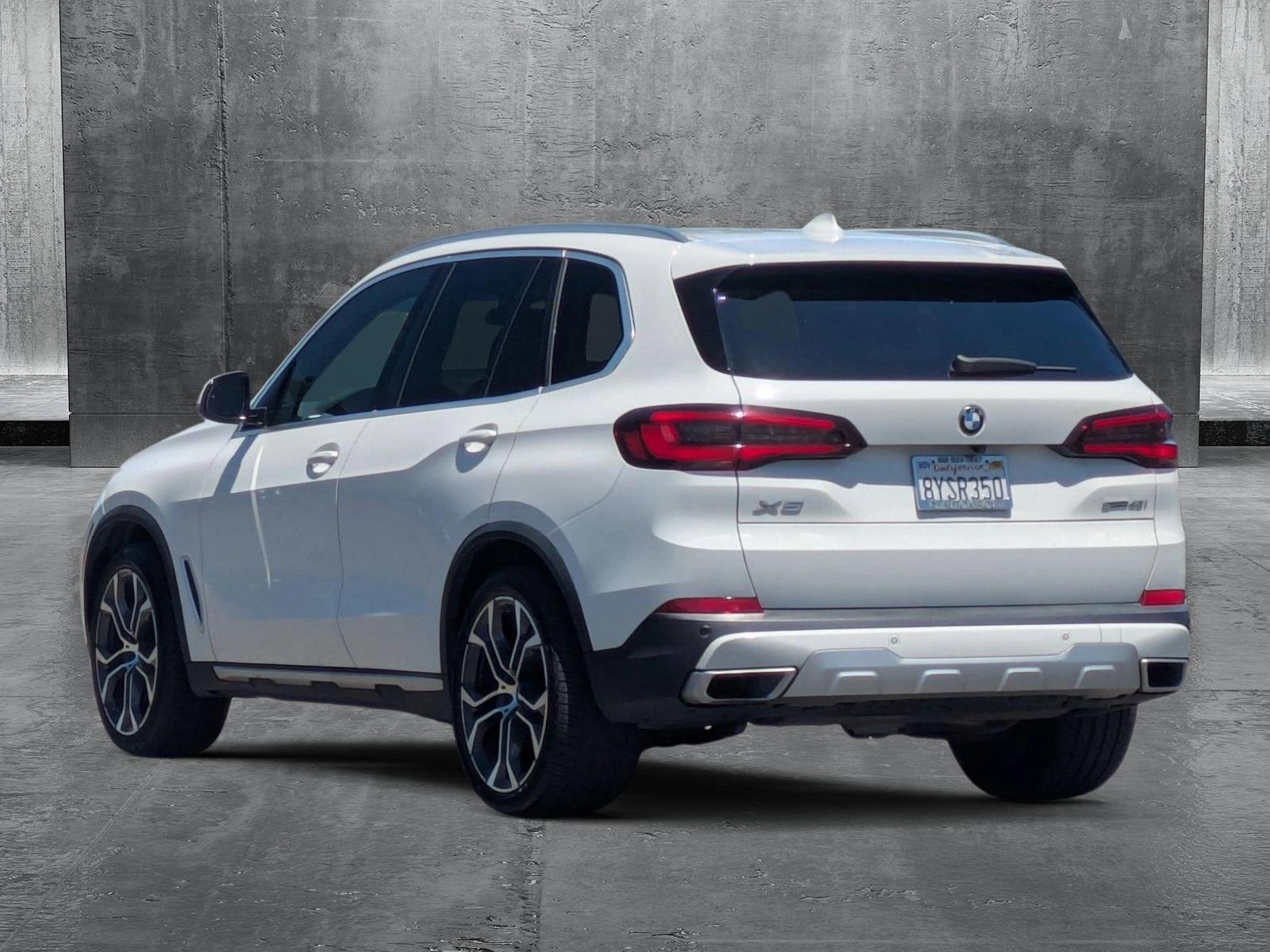 2022 BMW X5 sDrive40i Vehicle Photo in Valencia, CA 91355-1794
