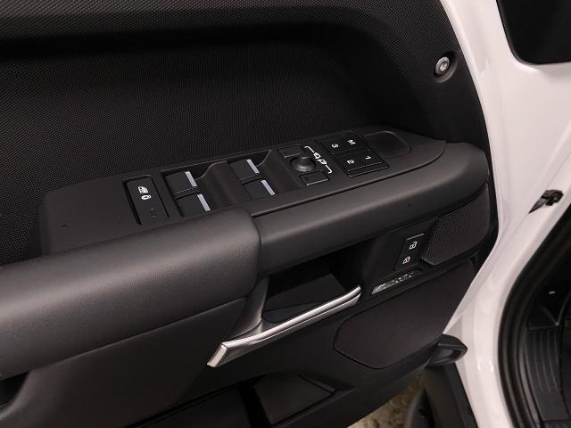 2025 Defender Vehicle Photo in Appleton, WI 54913