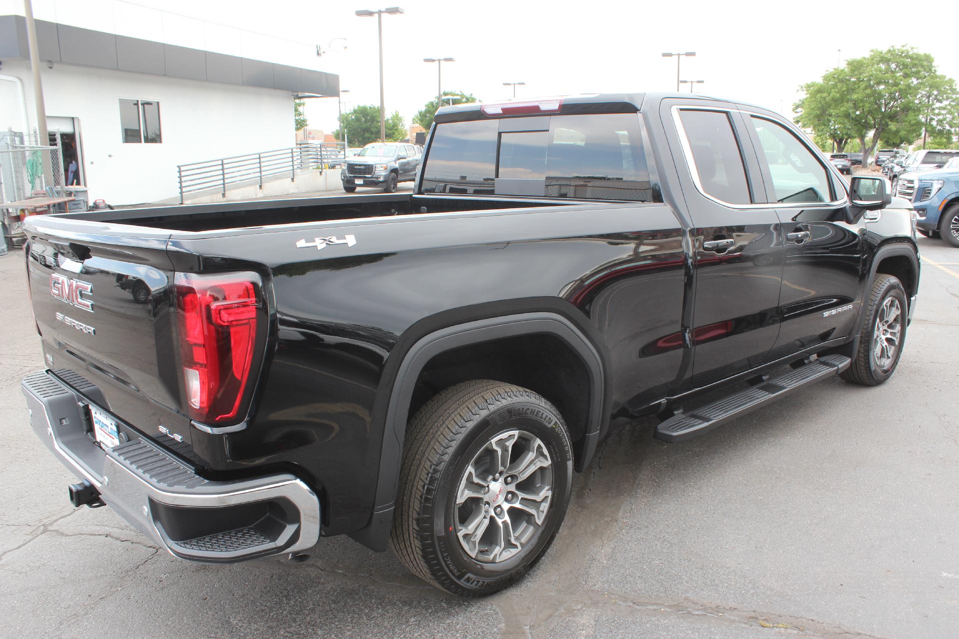 2025 GMC Sierra 1500 Vehicle Photo in AURORA, CO 80012-4011