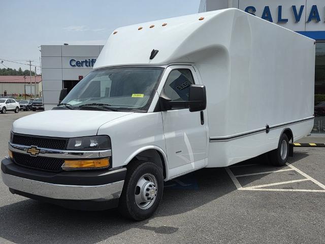 2025 Chevrolet Express Cutaway 3500 Vehicle Photo in GARDNER, MA 01440-3110