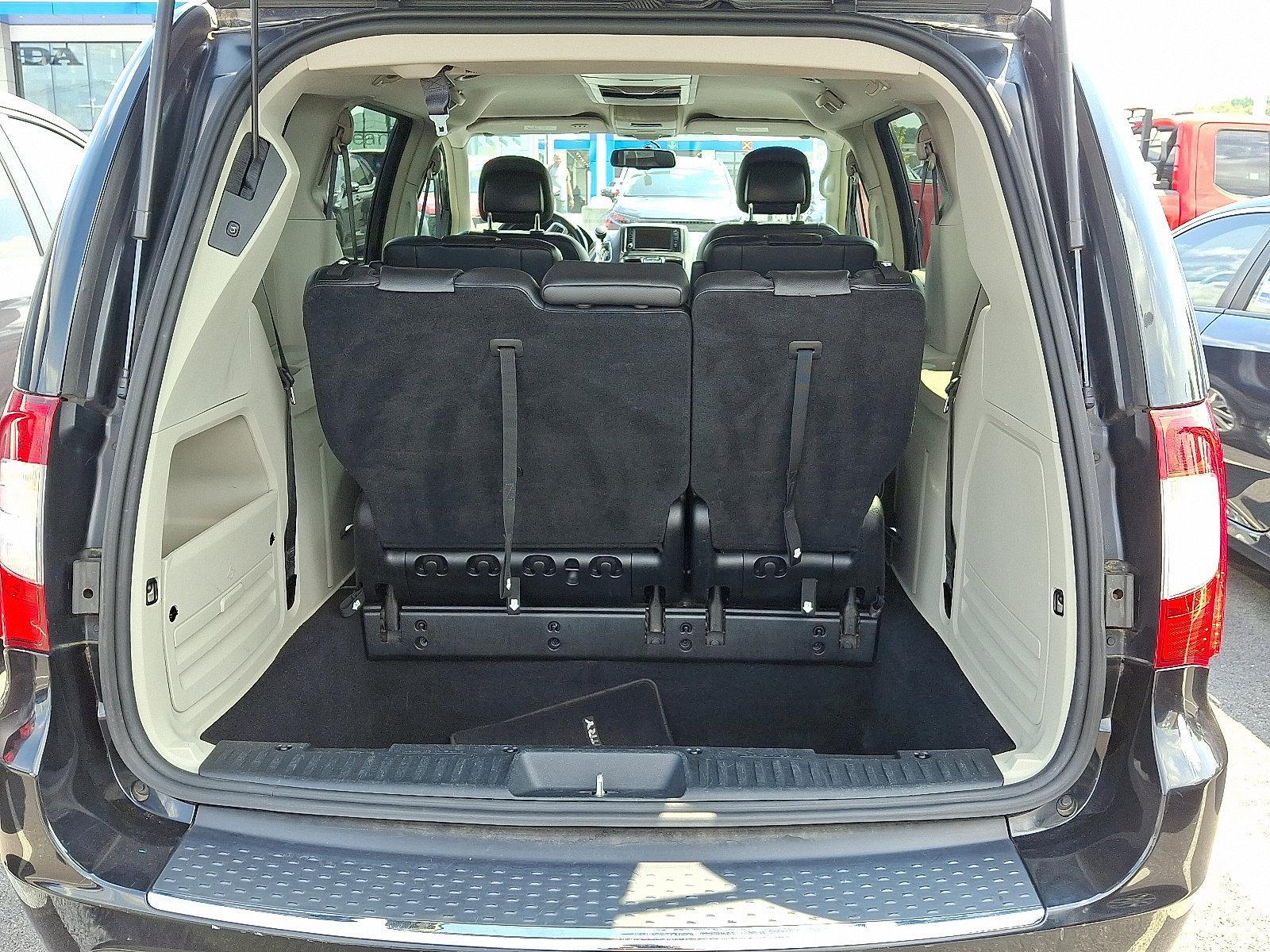 2016 Chrysler Town & Country Vehicle Photo in Harrisburg, PA 17111