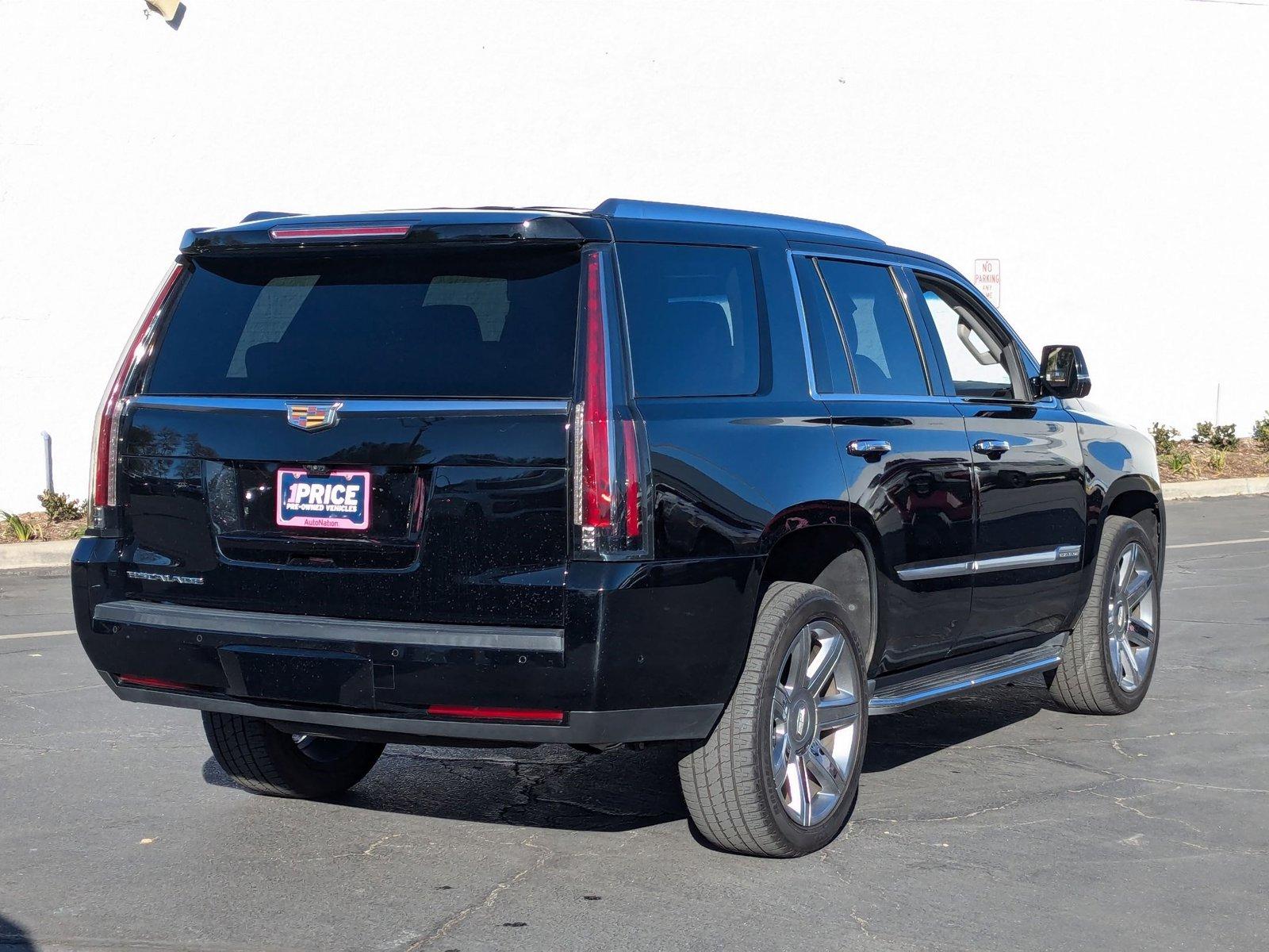 2018 Cadillac Escalade Vehicle Photo in VALENCIA, CA 91355-1705