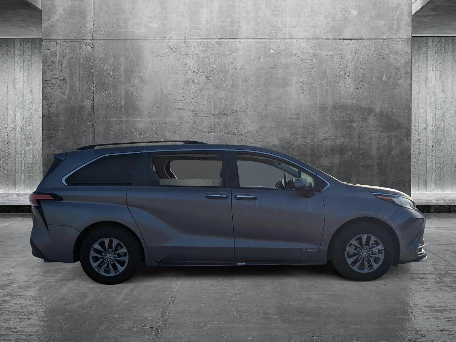 2021 Toyota Sienna Vehicle Photo in Davie, FL 33331