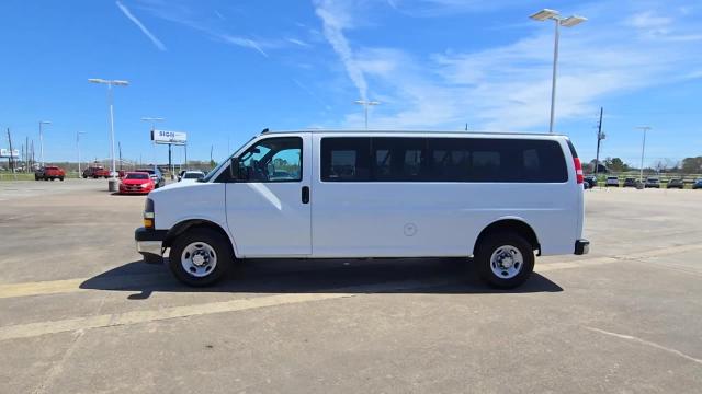 2020 Chevrolet Express Passenger 3500 Vehicle Photo in CROSBY, TX 77532-9157