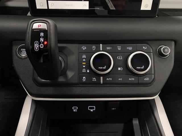 2024 Defender Vehicle Photo in Appleton, WI 54913