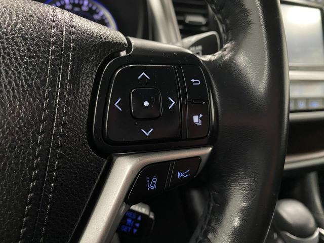2017 Toyota Highlander Vehicle Photo in Appleton, WI 54913