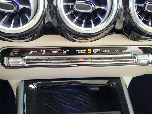 2025 Mercedes-Benz GLB Vehicle Photo in HOUSTON, TX 77079