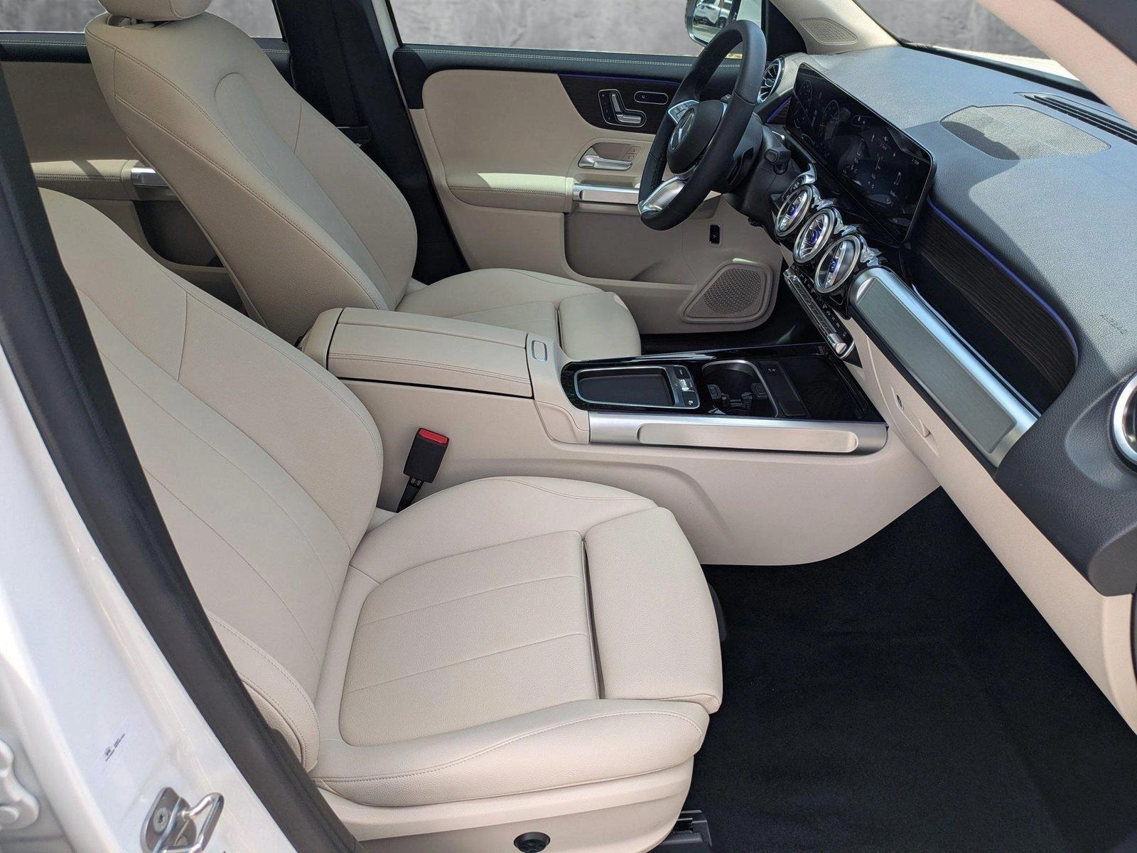 2025 Mercedes-Benz GLB Vehicle Photo in Sarasota, FL 34231