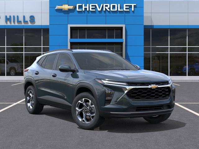 2025 Chevrolet Trax Vehicle Photo in Roslyn, NY 11576