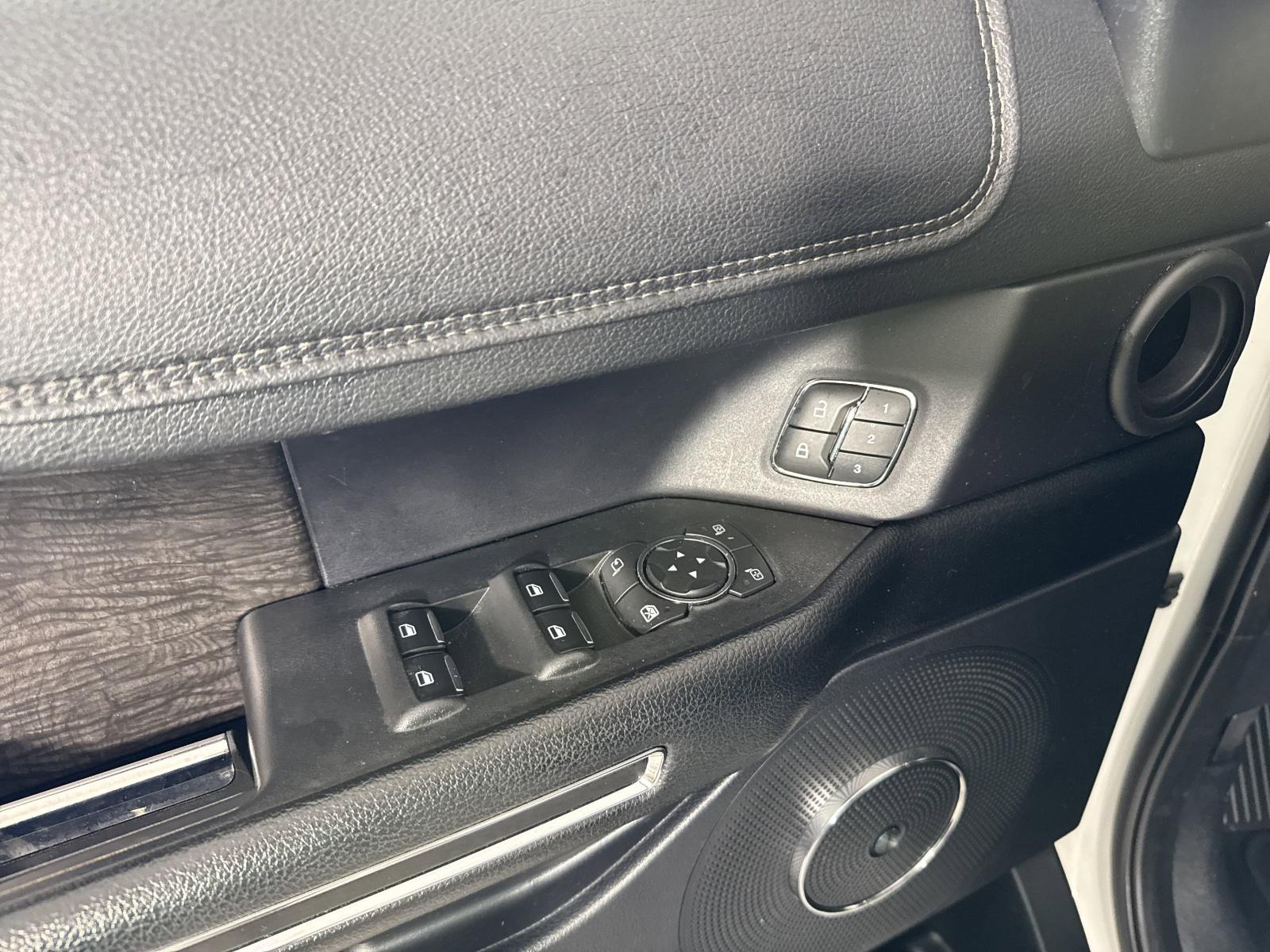 2021 Ford Expedition Max Vehicle Photo in GEORGETOWN, TX 78626-7508