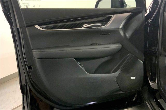 2025 Cadillac XT6 Vehicle Photo in KANSAS CITY, MO 64114-4502