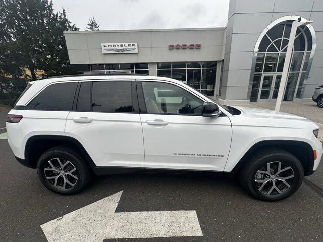 2025 Jeep Grand Cherokee Vehicle Photo in Doylsetown, PA 18901