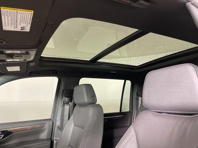 2025 Chevrolet Suburban Vehicle Photo in PHOENIX, AZ 85014-3381