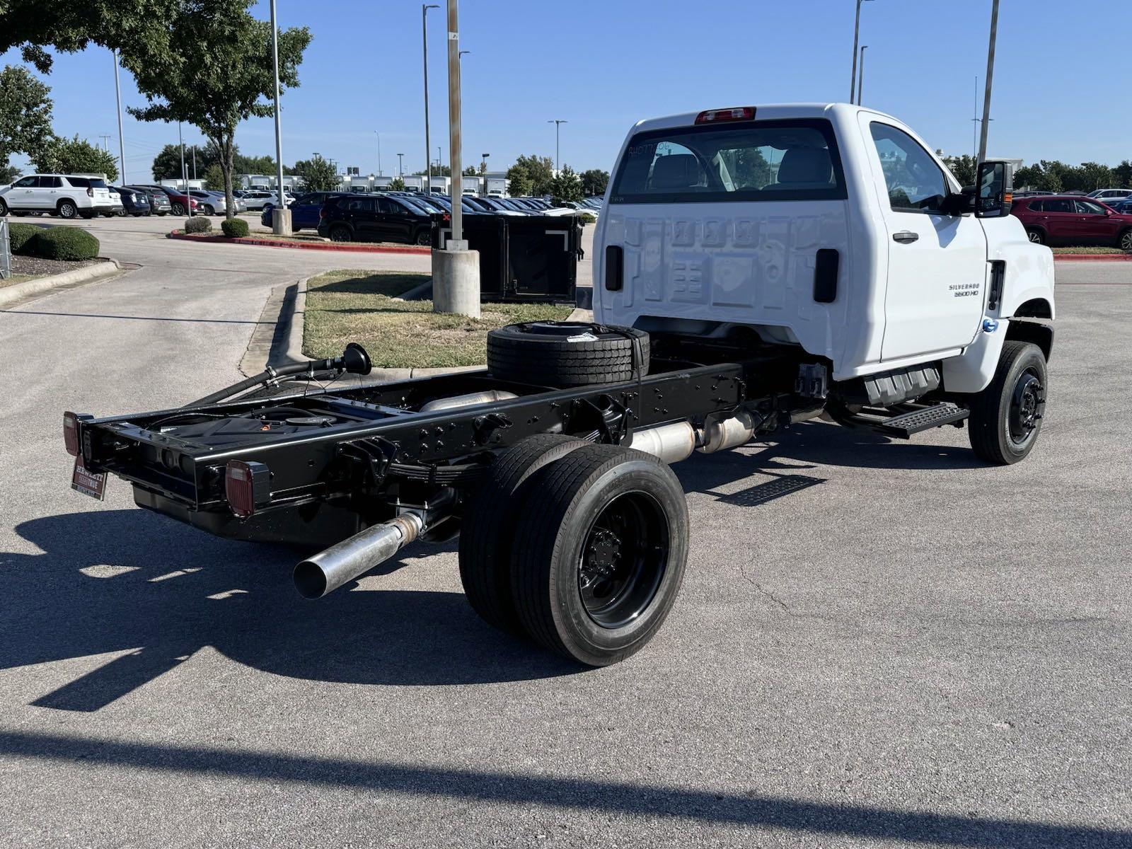 2024 Chevrolet Silverado 5500 HD Vehicle Photo in GEORGETOWN, TX 78626-7508