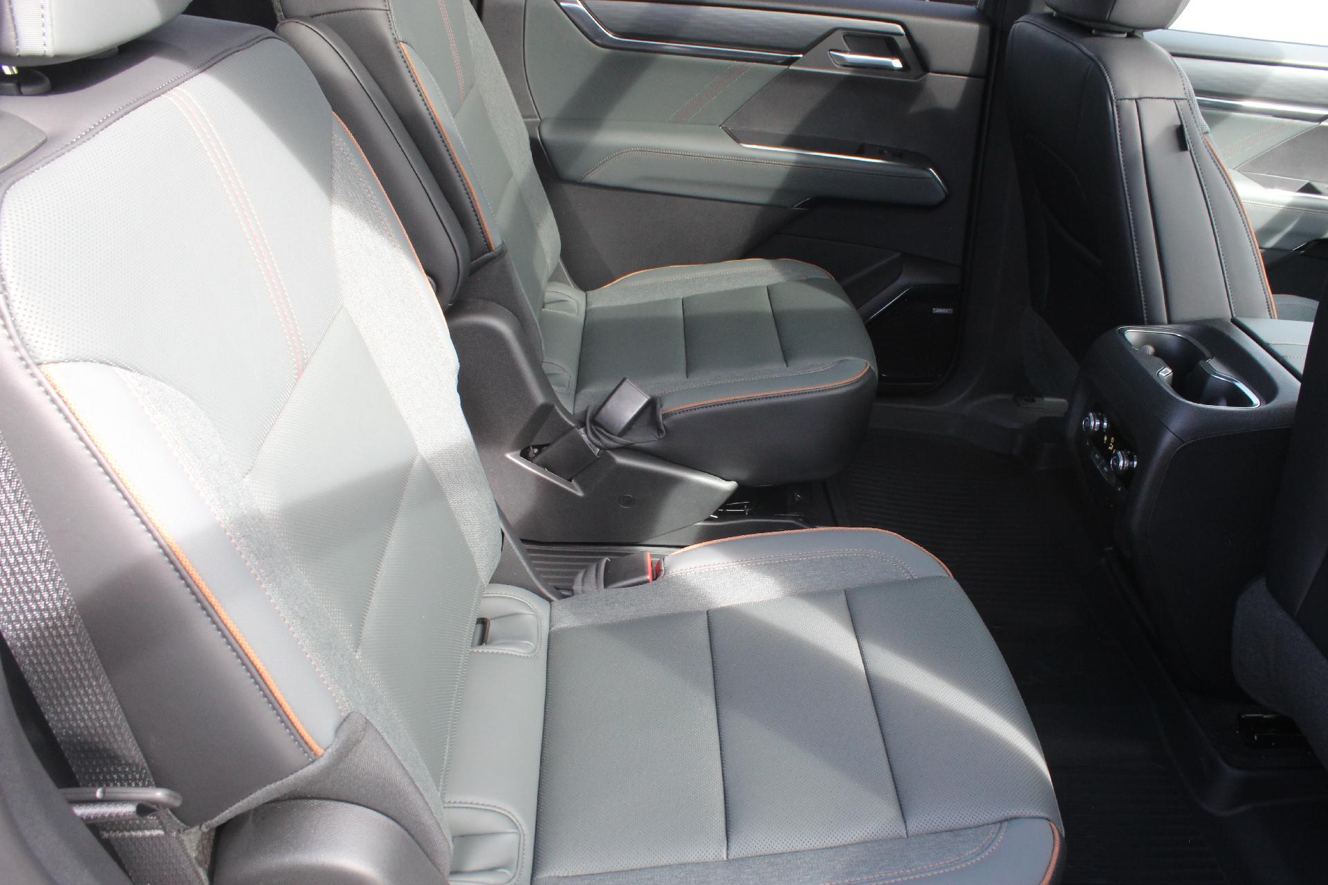 2025 GMC Acadia Vehicle Photo in AURORA, CO 80012-4011