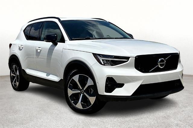 2025 Volvo XC40 Vehicle Photo in Houston, TX 77007