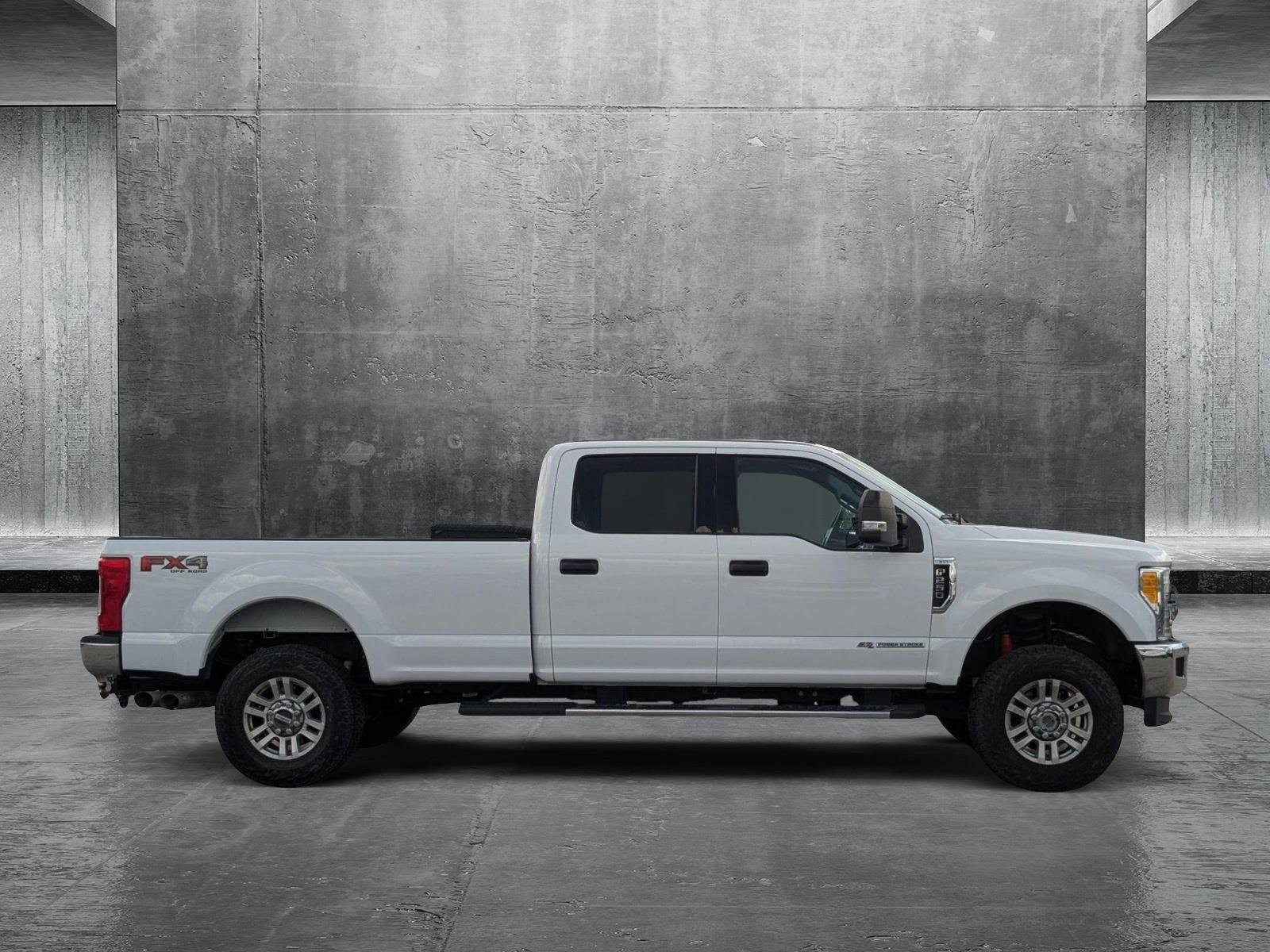 2017 Ford Super Duty F-250 SRW Vehicle Photo in St. Petersburg, FL 33713