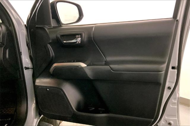 2019 Toyota Tacoma 4WD Vehicle Photo in Kansas City, MO 64114