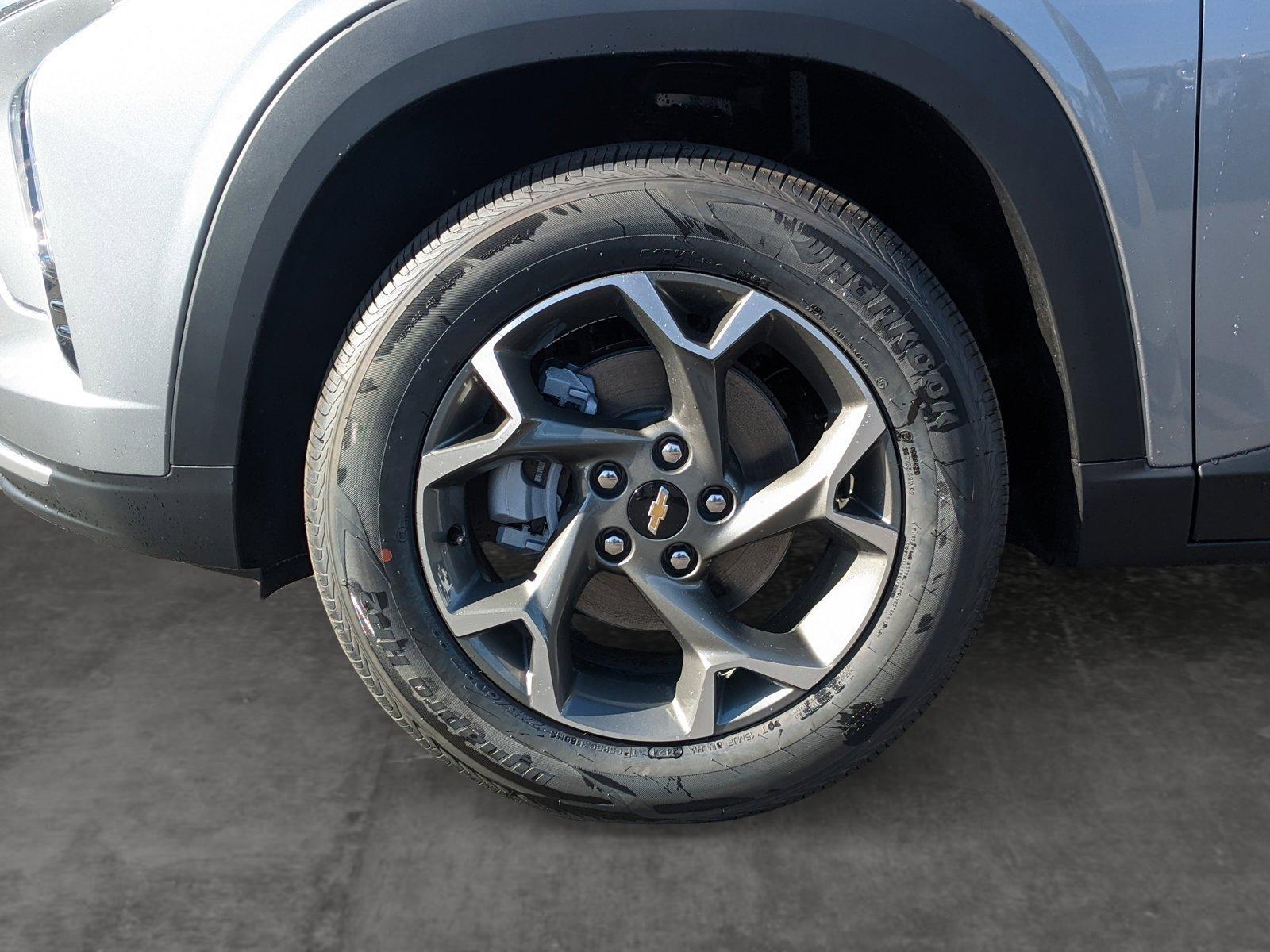 2025 Chevrolet Trax Vehicle Photo in VALENCIA, CA 91355-1705