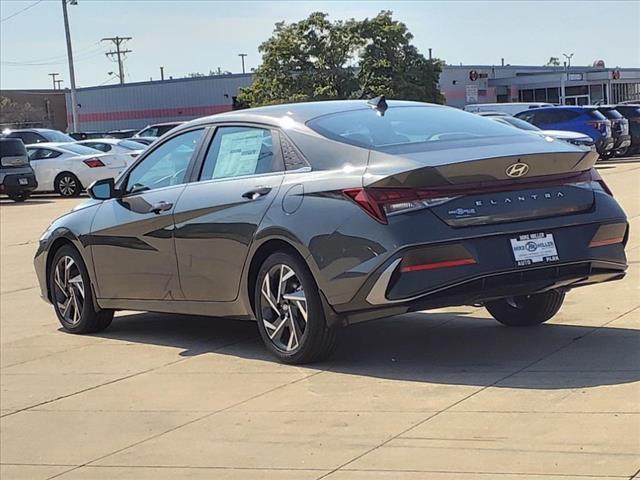 2024 Hyundai ELANTRA Vehicle Photo in Peoria, IL 61615