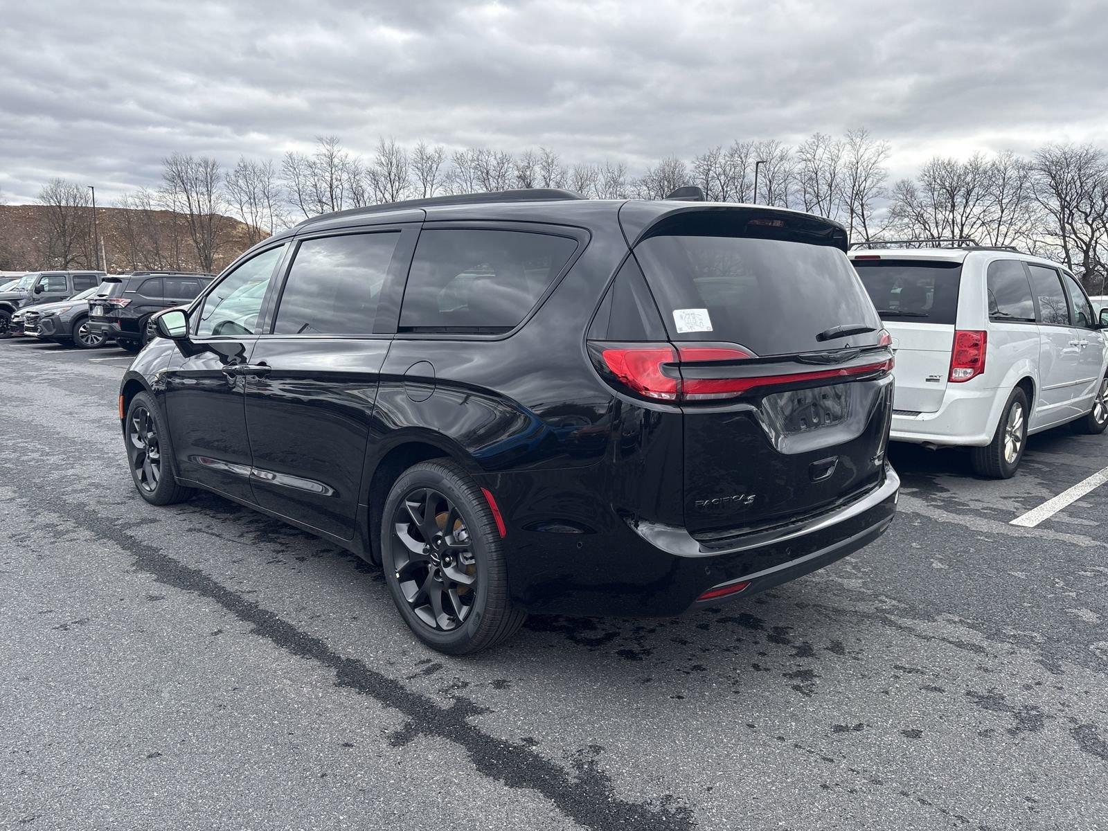 2025 Chrysler Pacifica Vehicle Photo in Mechanicsburg, PA 17050-1707