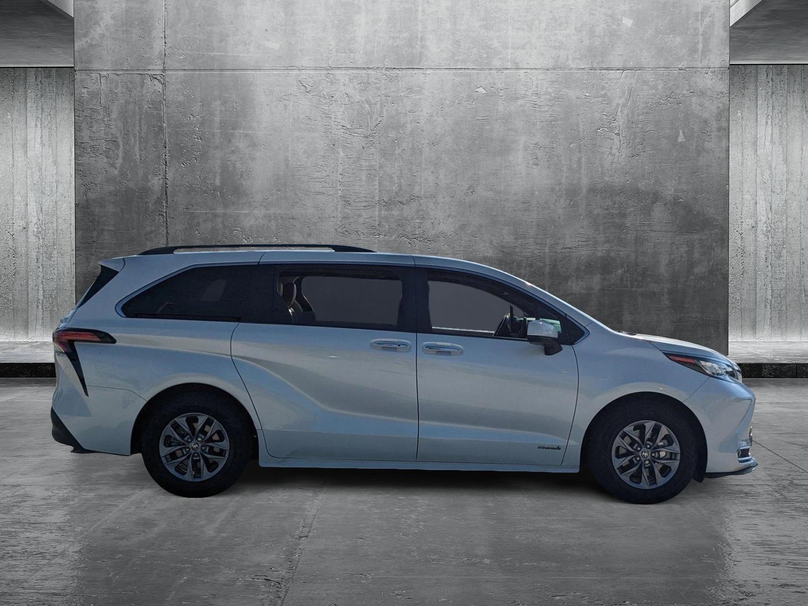 2021 Toyota Sienna Vehicle Photo in Davie, FL 33331