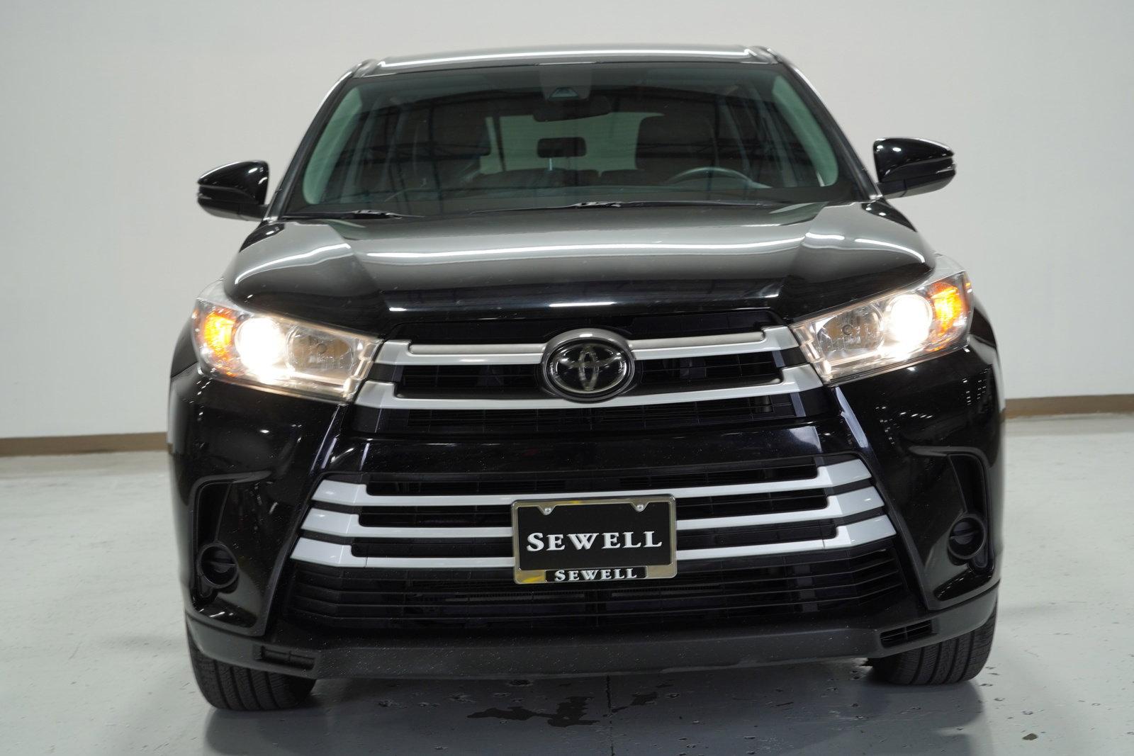 2019 Toyota Highlander Vehicle Photo in Fort Worth, TX 76132