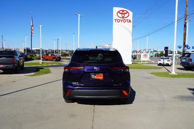2025 Toyota Highlander Vehicle Photo in Riverdale, UT 84405