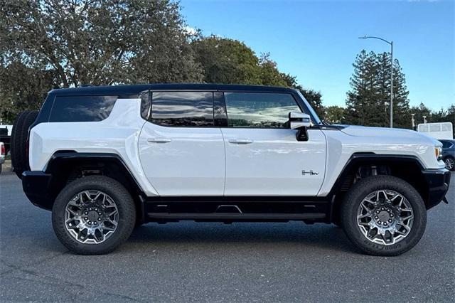 2025 GMC HUMMER EV SUV Vehicle Photo in ELK GROVE, CA 95757-8703