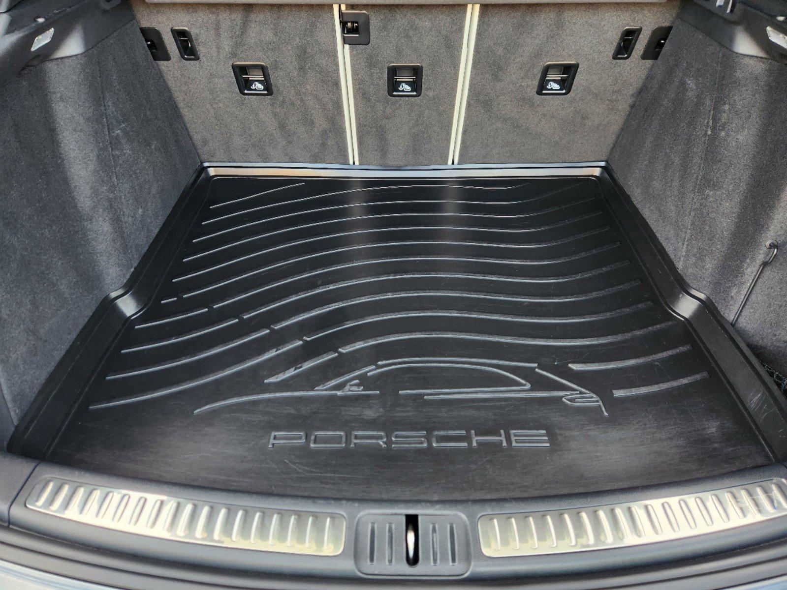 2022 Porsche Macan Vehicle Photo in FORT WORTH, TX 76132